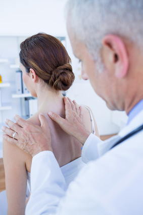 The doctor will do a clinical examination to diagnose your shoulder injury